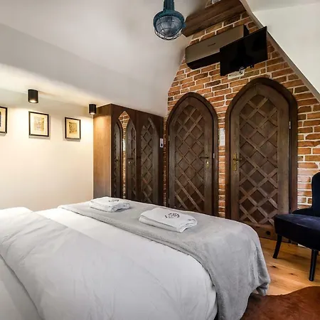 Gotyk House 3*